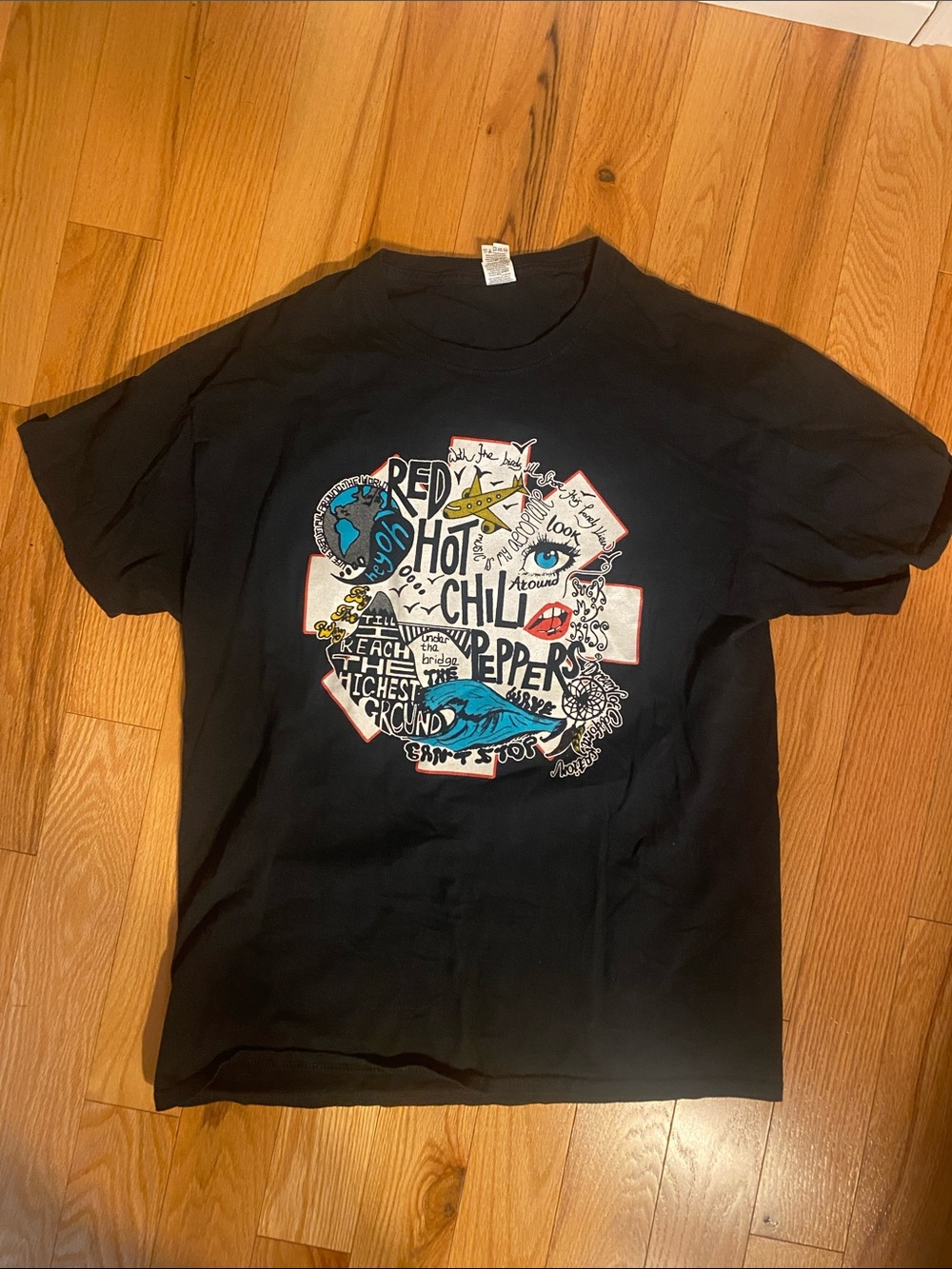Red Hot Chilli Peppers size large 2022 Tour tshirt